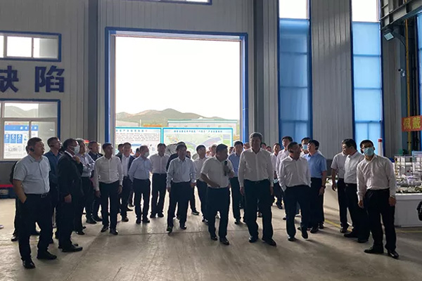 內(nèi)蒙古自治區(qū)黨委常委、通遼市委書記孟憲東攜考察團(tuán)到一諾環(huán)境考察指導(dǎo)